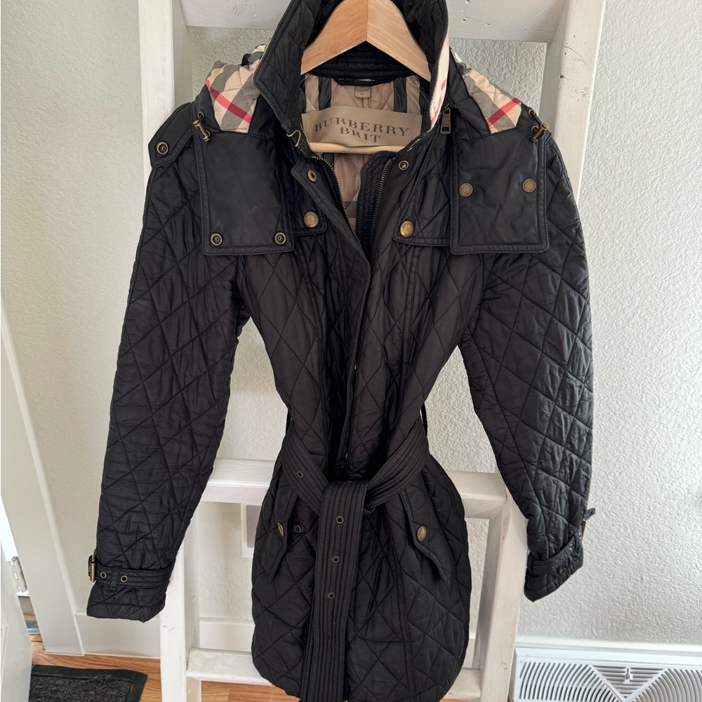 Classic Burberry Women’s Quilted Jacket with original check print. 3/4 length